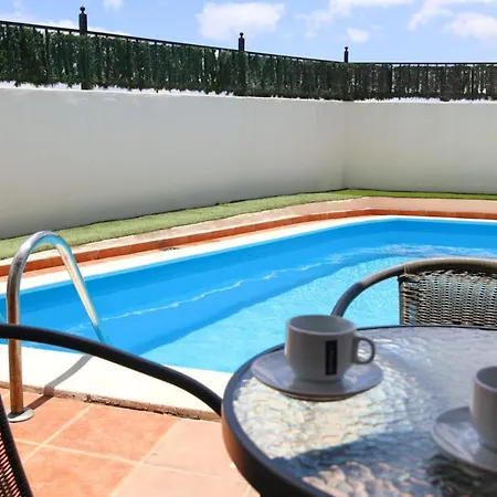Con Piscina Cerca De Dunas De Holiday home *